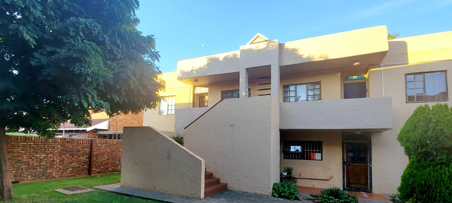 2 Bedroom Property for Sale in Pellissier Free State